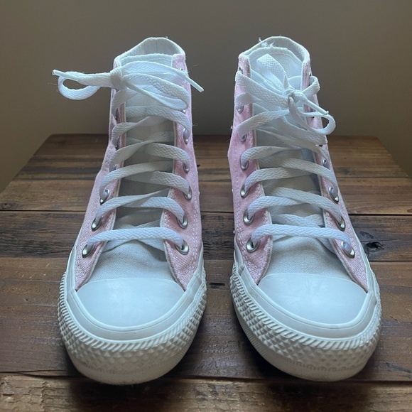 Converse Shoes - Women’s Converse Chuck Taylor Sneakers - Size 5 1/2